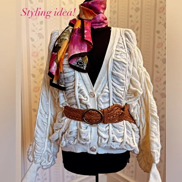 White chunky knit cardigan with buttons. Large flowy sleeves - Picture 7 of 9